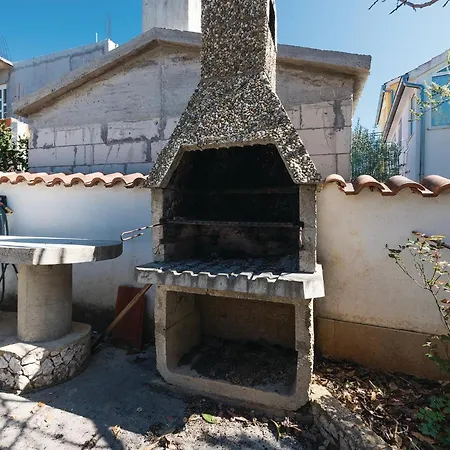 2 Bedroom Amazing In Rogoznica