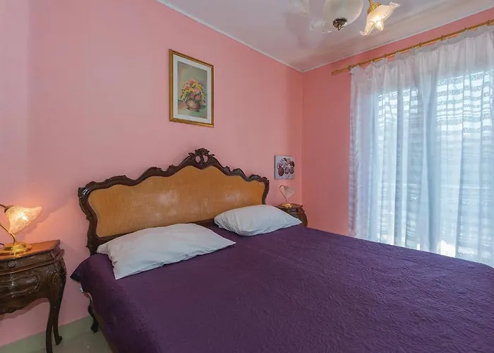 Two-bedroom In Apartamento